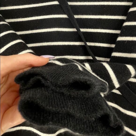 LANDS' End Petite 100% Cashmere V-Neck Wrap Sweater in Black and White Size MP - Picture 4 of 7